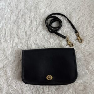 VINTAGE MADE IN USA Coach Glovetanned Leather Pocket Purse 9755